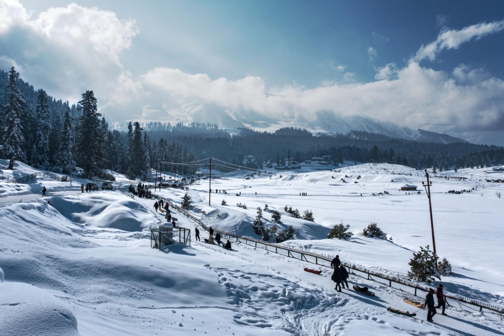 Srinagar Houseboat Tour